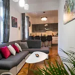 2 Bedroom Lovely Home In Split Holiday home *