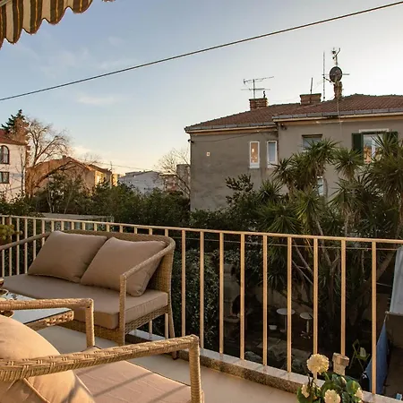 2 Bedroom Lovely Home In Split * Split
